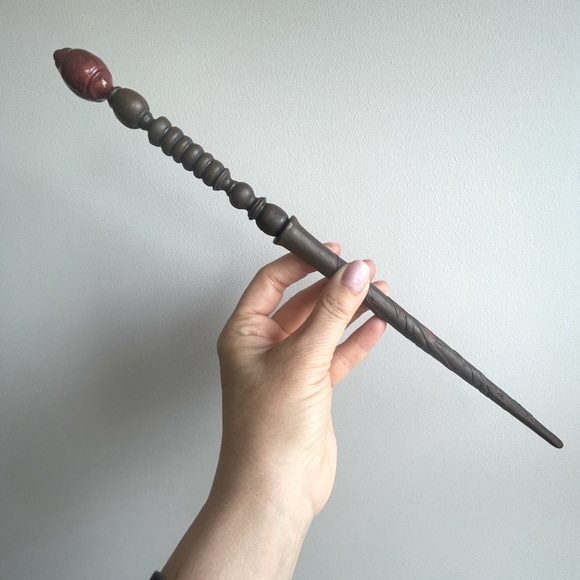 Harry Potter Wand Ollivander, Ash 3 Wand / Universal Studios Wizarding World - Picture 1 of 12